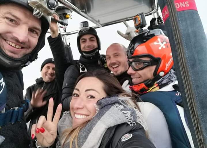 Lanci con il paracadute dalla mongolfiera