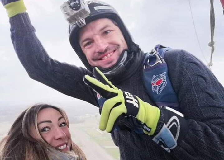 Lanci con il paracadute dalla mongolfiera