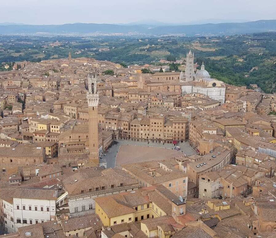 Volo sulla città di Siena