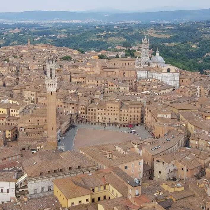 Volo sulla città di Siena
