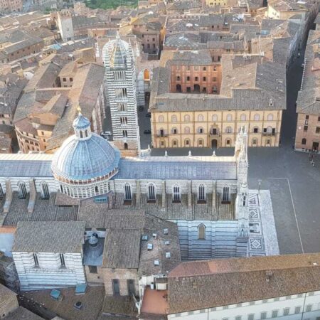 Volo sulla città di Siena