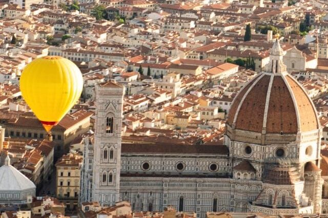 Volo sulla città di Firenze