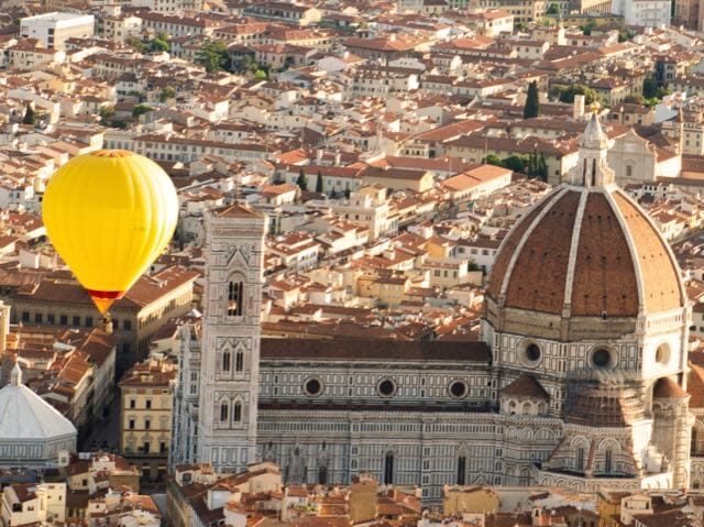 Volo sulla città di Firenze