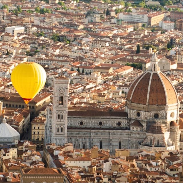 Volo sulla città di Firenze